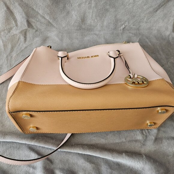 Authentic Michael Kors Handbag - Picture 6 of 6